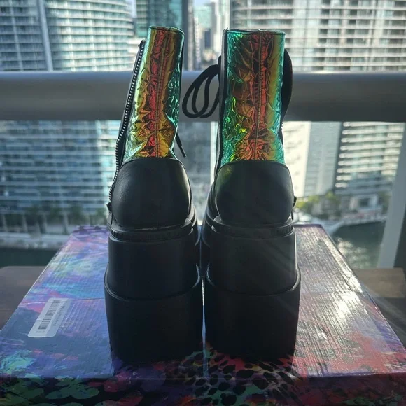 Perfect Club Space Boots! - Picture 3 of 4